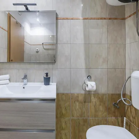 Apartment Lovely In With Wifi Pula